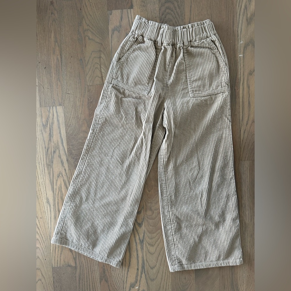 Girls khaki corduroy culotte with pockets. MNG (Mango) size 9-10.